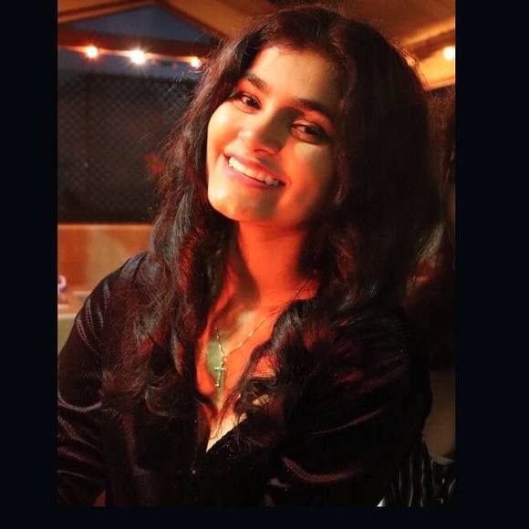 Meet your Posher, Sarika - Picture 1 of 1